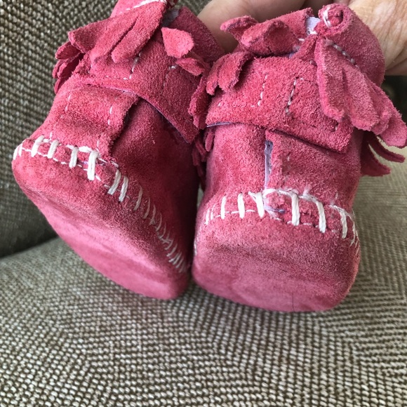 Infant Minnetonka Back Flap Moccasins With Velcro Closure. Pink, SZ 1. Like New. - Picture 8 of 16